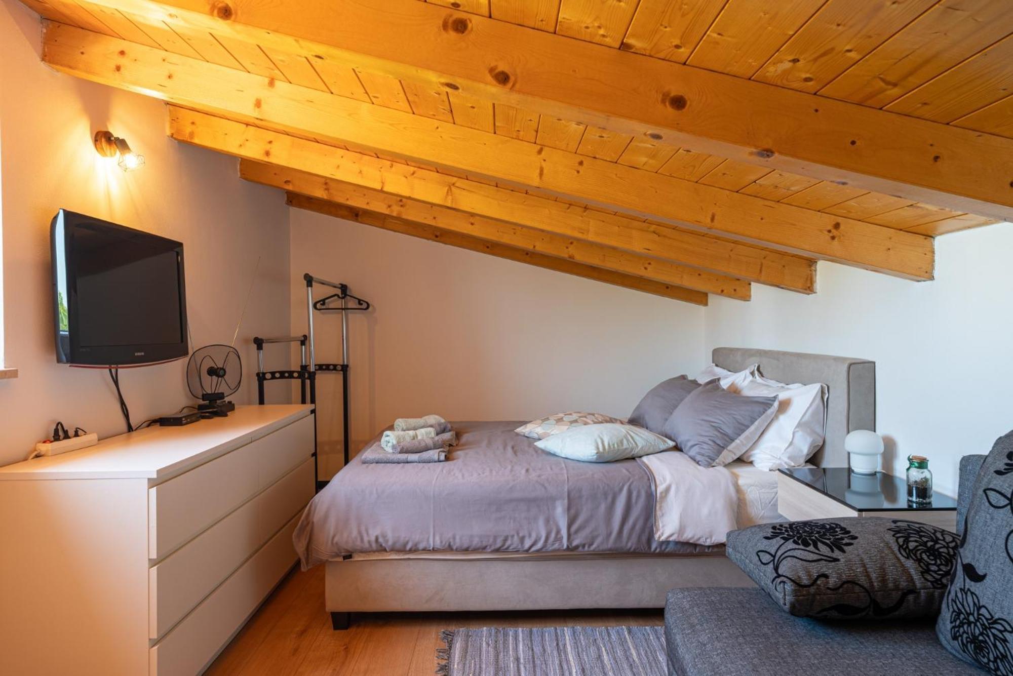 Casa Ulika In - Haus Fuer 2-3 Personen * Pula